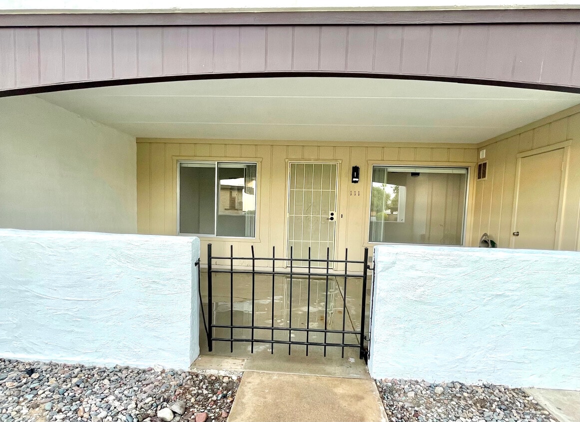 220 S Old Litchfield Rd Unit 111, Litchfield Park, AZ 85340 Condo for