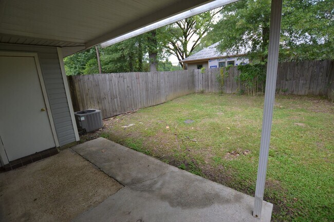 Building Photo - Zachary School District!  Newly updated 3 ...