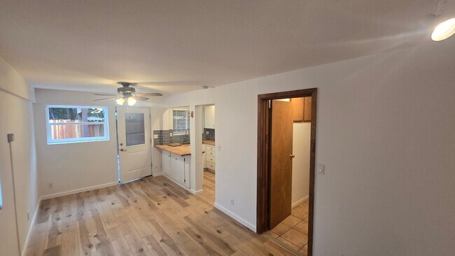 Foto del edificio - 1 Bedroom Walking Distance to Downtown and...