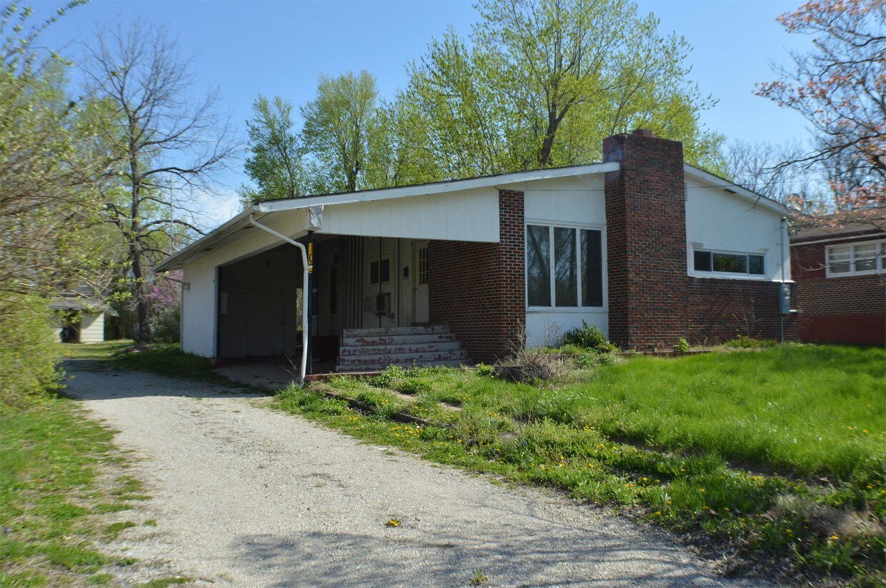 Primary Photo - 105 Ashwood St