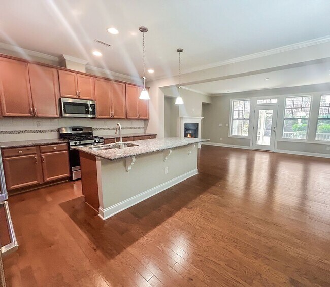 Foto del edificio - Beautiful 3BD/2.5BA townhome with garage in great Cary community and location!