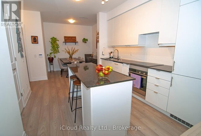 Building Photo - 36 Elm Dr W