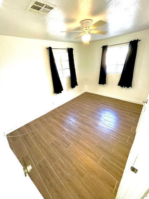 Foto del edificio - New renovated and move in ready. Roosevelt...