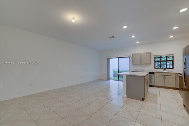 Building Photo - 1170 SW 7th Ct
