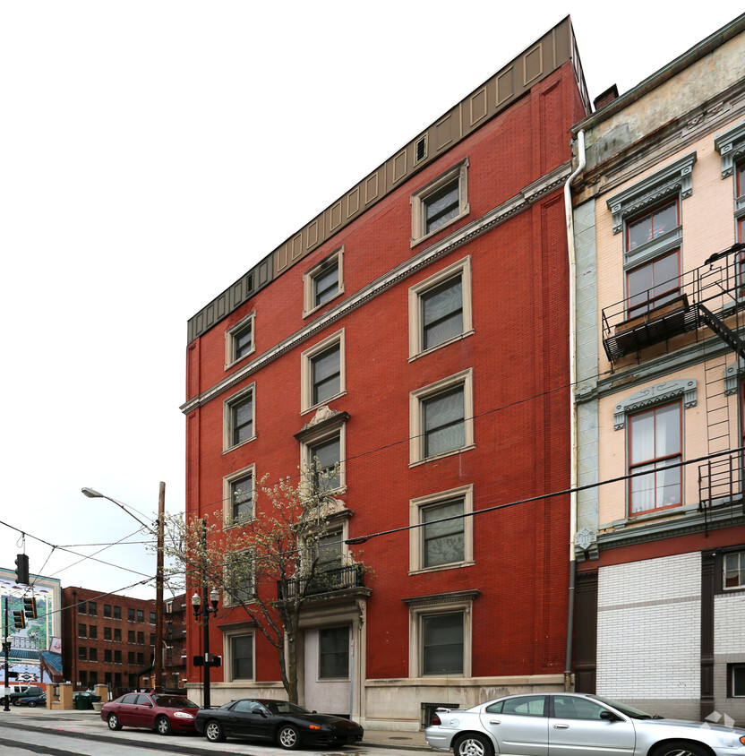 Building Photo - 31 W 13th St