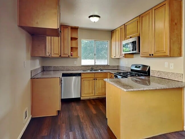 Building Photo - 2024 W Sago Palm Rd
