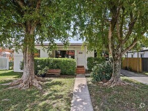 Building Photo - 3040 SW 11th St