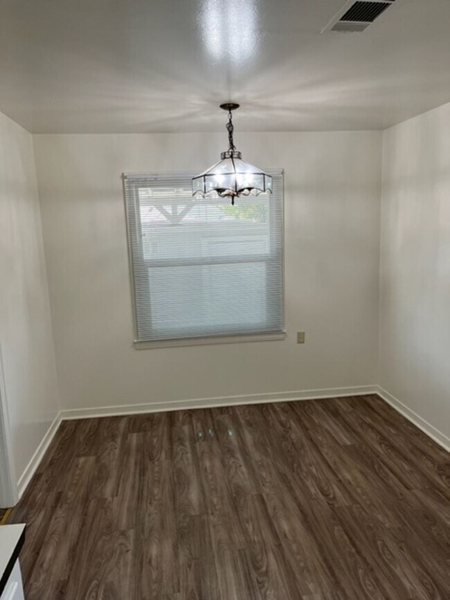 Foto del edificio - ADORABLE 2 BED 1 BATH HOME FOR RENT!