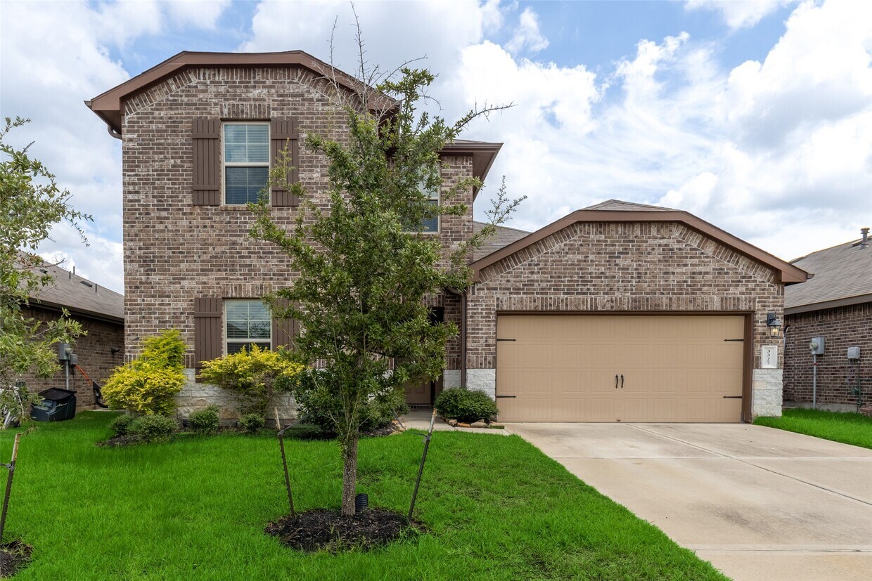 Primary Photo - 3327 Sumac Dr