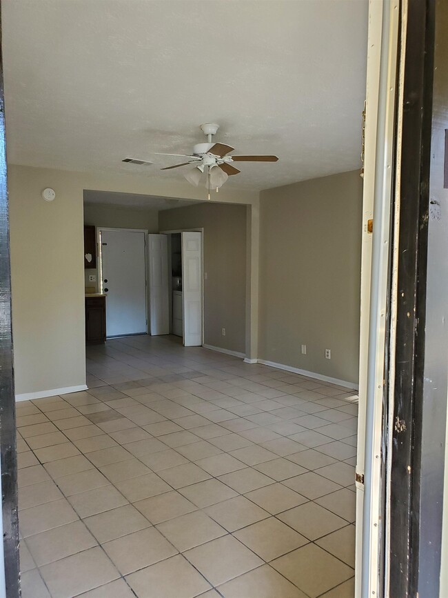 Building Photo - 2600 Hayward Dr