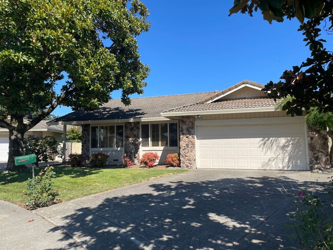 Building Photo - Rohnert Park Home Backs to Open Space!