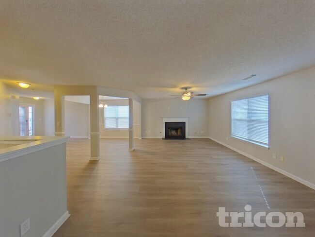 Foto del edificio - 3030 Summer Breeze Dr