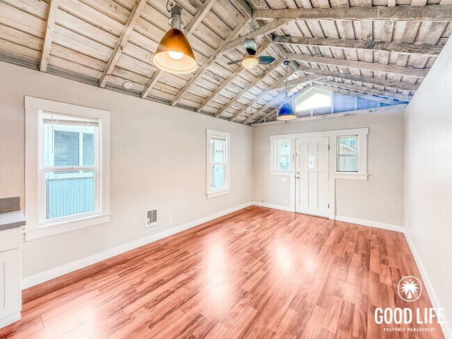 Foto del edificio - Studio in City Heights with Granite Kitchen, Ceiling Fan & Private Setting
