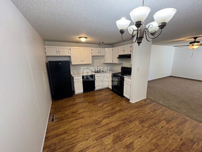 Building Photo - 564 Jocelyn Dr