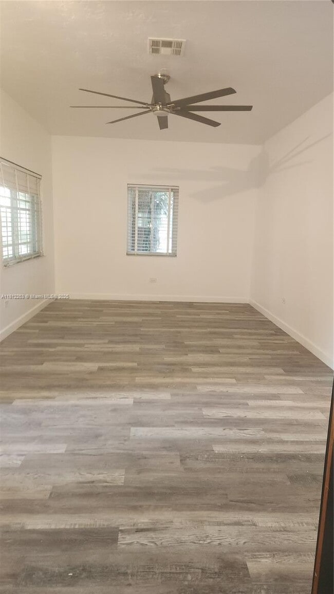 Foto del edificio - 2174 NE 182nd St