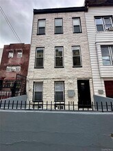 526 E 148th St