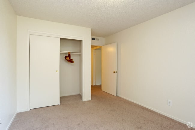 Bedroom - 2 Bedroom - Maple Grove