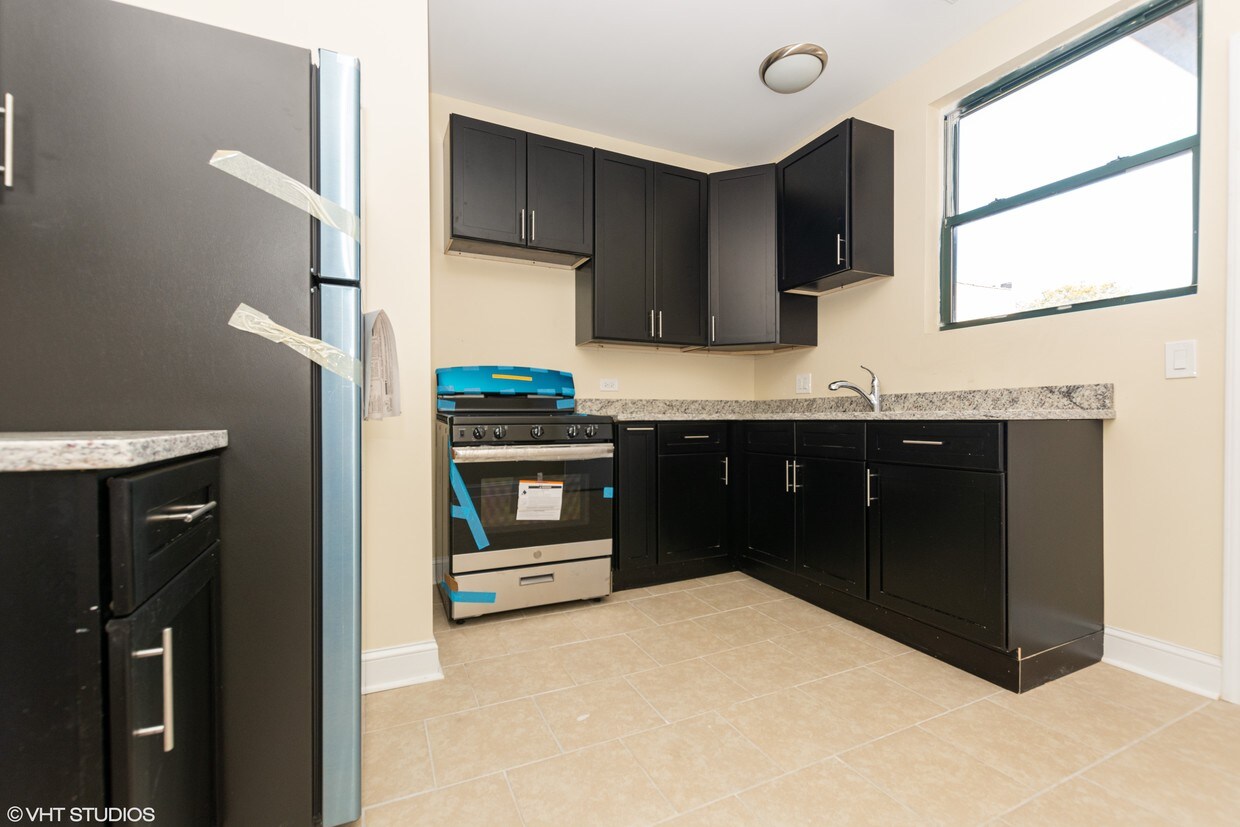 Kitchen - 6354 S Artesian Ave