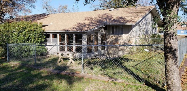 Building Photo - 230 Rose Hall Ct