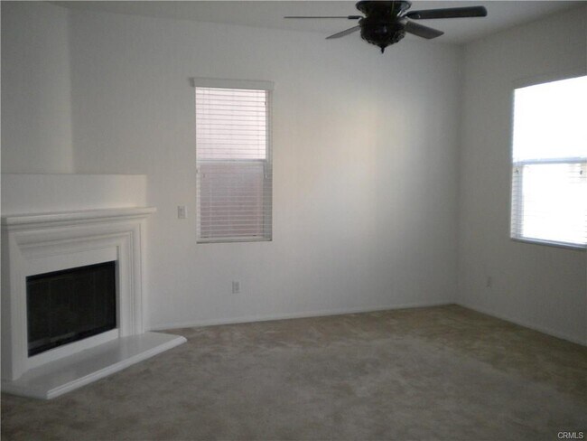 Foto del edificio - 15940 Moonflower Ave