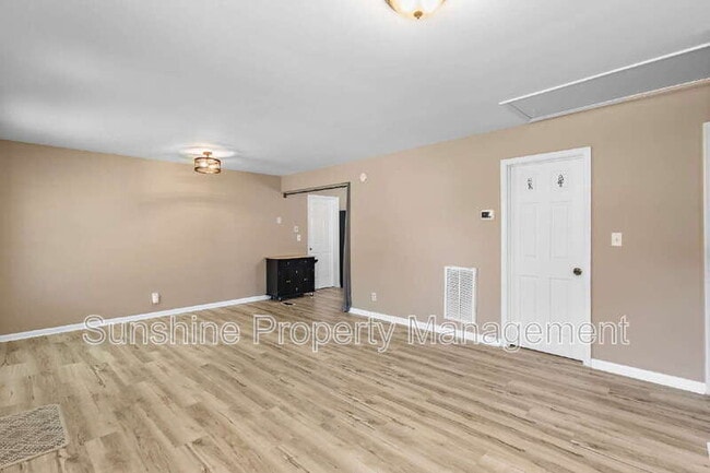 Building Photo - 901 Duce St