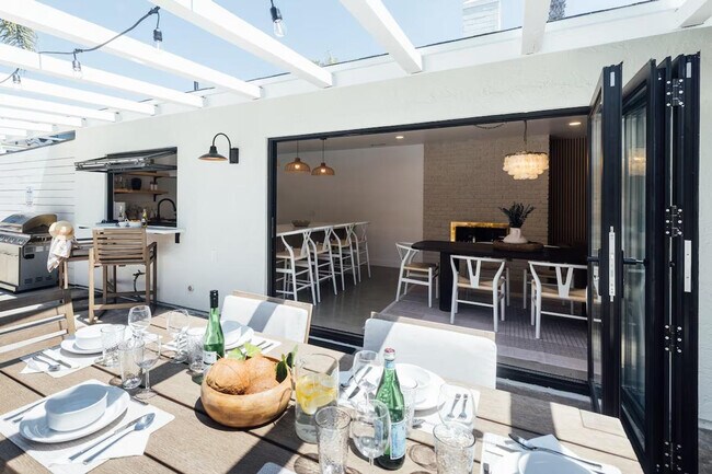 Building Photo - 4883 Hillside Dr