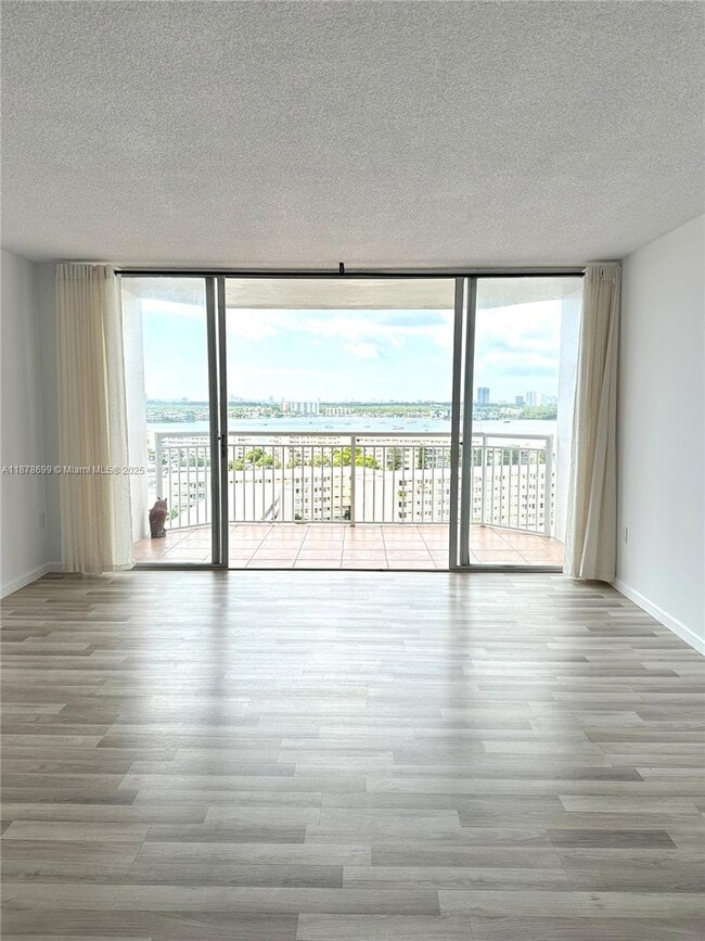 Foto del edificio - 18041 Biscayne Blvd