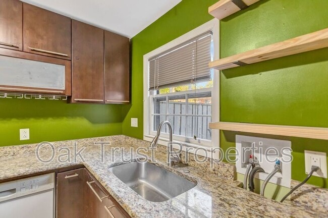 Building Photo - 309 St Charles Ct