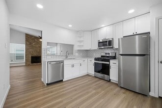 Building Photo - 218 W William Cannon Dr