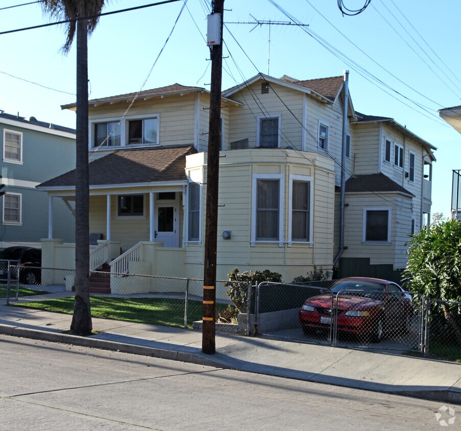 Building Photo - 1342 Calumet Ave