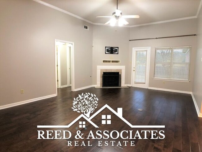 Building Photo - Cordova Home Located Near Houston Levee!