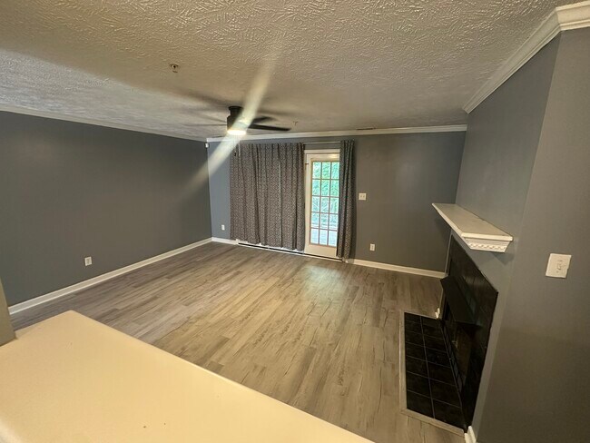 Foto del edificio - 320 Bubble Creek Ct