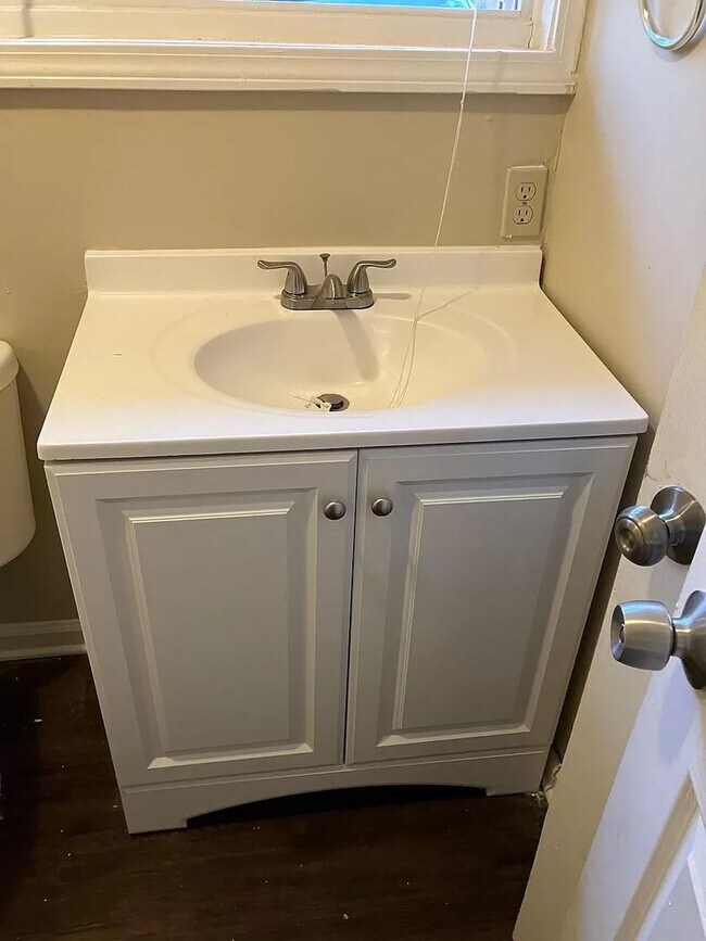 Building Photo - Room for Rent in 4 Bedroom Home at Hagler Dr