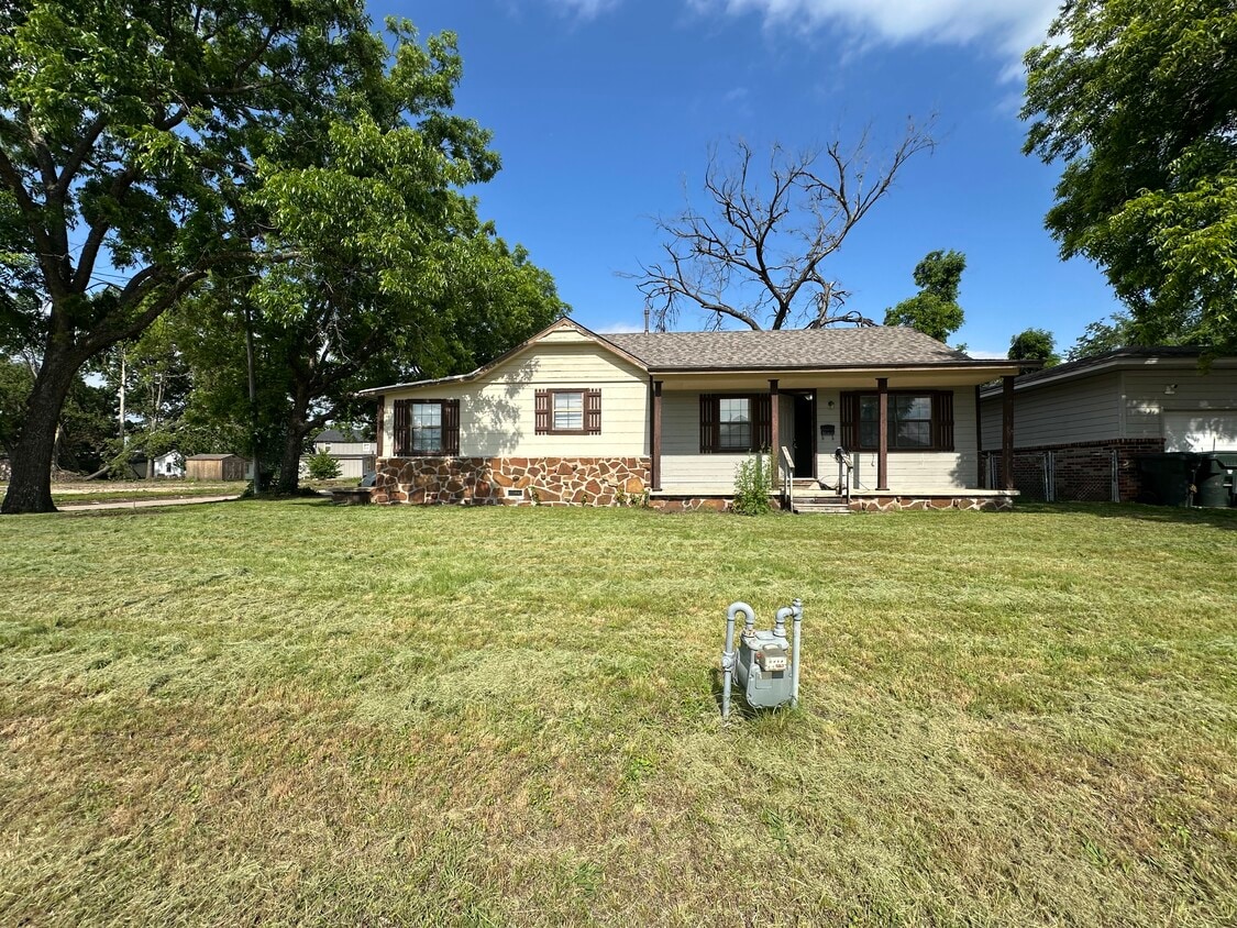 Primary Photo - 502 S Normal Ave