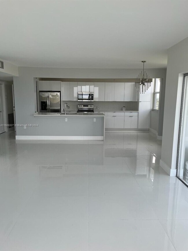 Foto del edificio - 4200 Hillcrest Dr