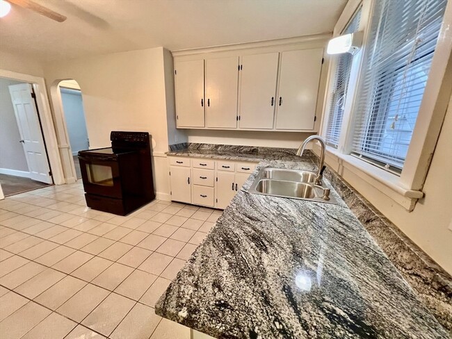 Building Photo - 20-22 Randall Avenue Unit 1
