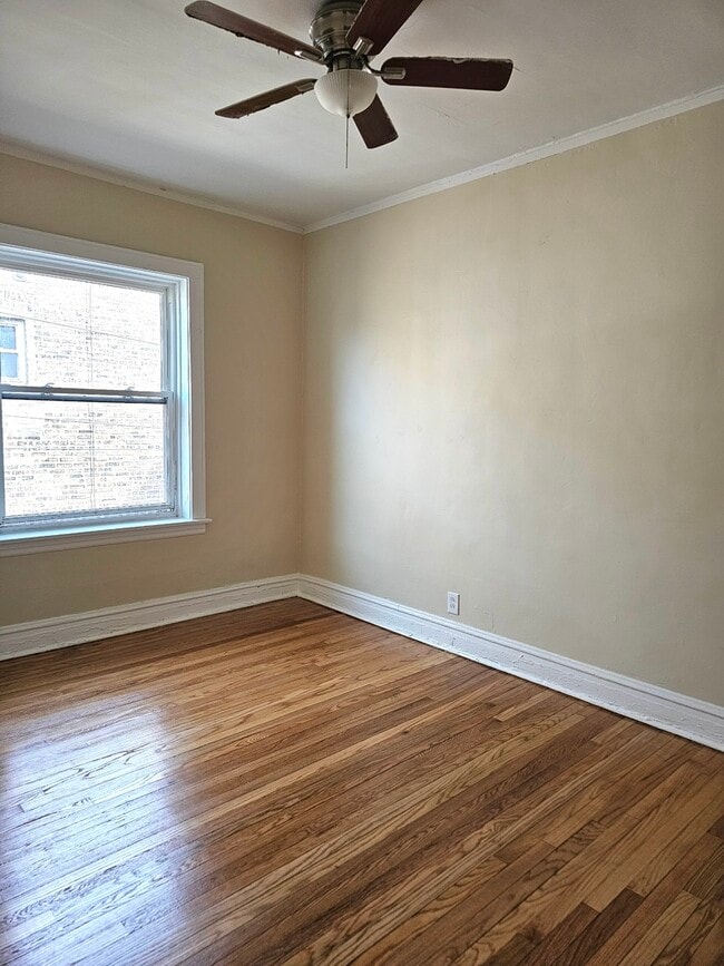 Foto del edificio - 4821 N Springfield Ave