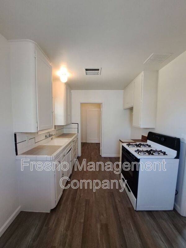 Building Photo - 438 N Effie St.