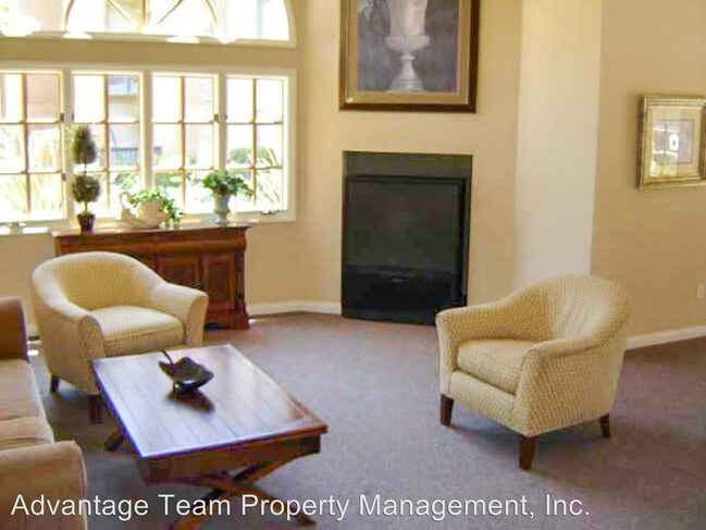 Foto del edificio - 7130 Shoreline Dr