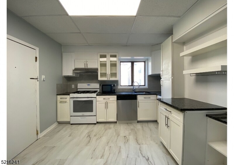 53 Woodland Ave, Kearny, NJ 07032 Room for Rent in Kearny, NJ