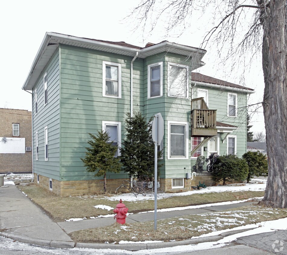 822 46th St, Kenosha, WI 53140 Apartments in Kenosha, WI