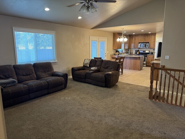 Building Photo - 236 Acord Way