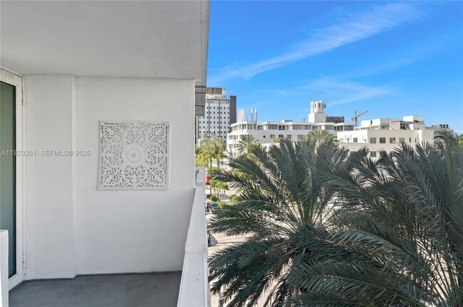 Building Photo - 100 Lincoln Rd