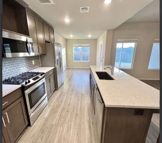 Building Photo - 4 Bed/ 2 Bath in Stone Horse Neighborhood With Community Pool!