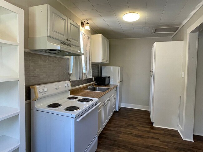 Building Photo - Charming 2 Bedroom 1 Bathroom Home for Rent!