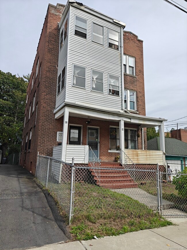 Building Photo - 42 Groton St