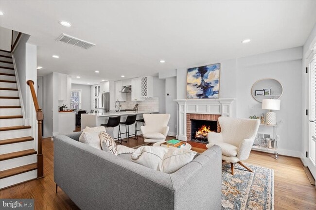 Building Photo - 222 Green St