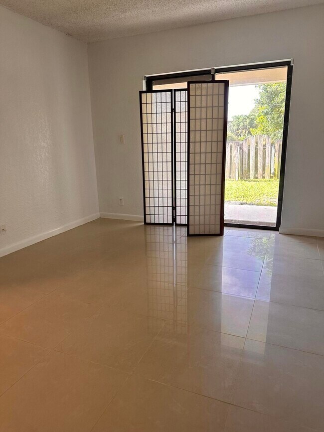 Building Photo - 700 Nottingham Cir