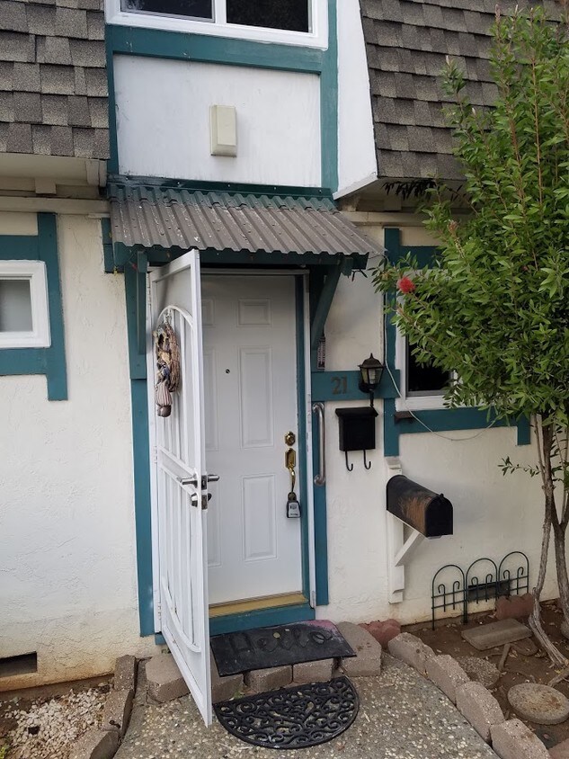 Primary Photo - 3905 Clayton Rd