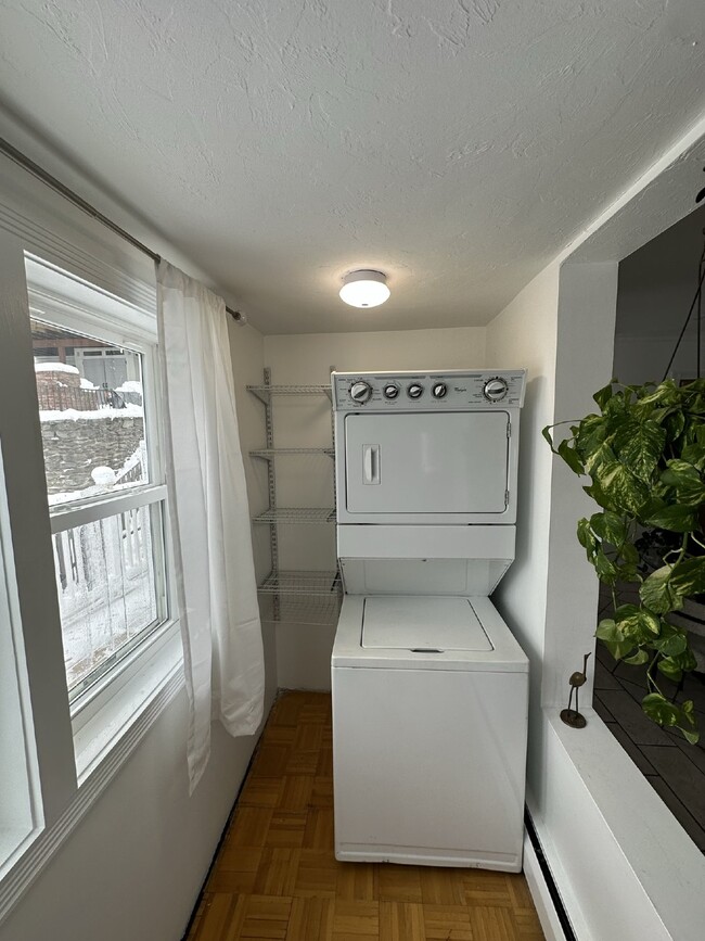 Foto del edificio - Luxurious 2 Bed, 2 Bath Rental on Lake Qui...